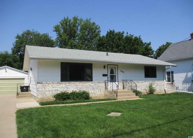 Property at 1201 S Irene St, Sioux City, IA 51106, 3 beds, 1.5 baths