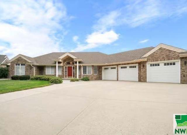 Property at 4859 Bradford Ln, Sioux City, IA 51106, 3 beds, 3.5 baths