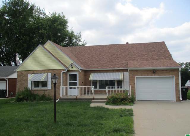 Property at 3509 Jennings St, Sioux City, IA 51104, 2 beds, 1.5 baths