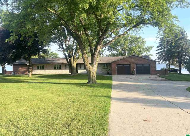 Property at 121 Mallard Ave, Storm Lake, IA 50588, 3 beds, 2.5 baths