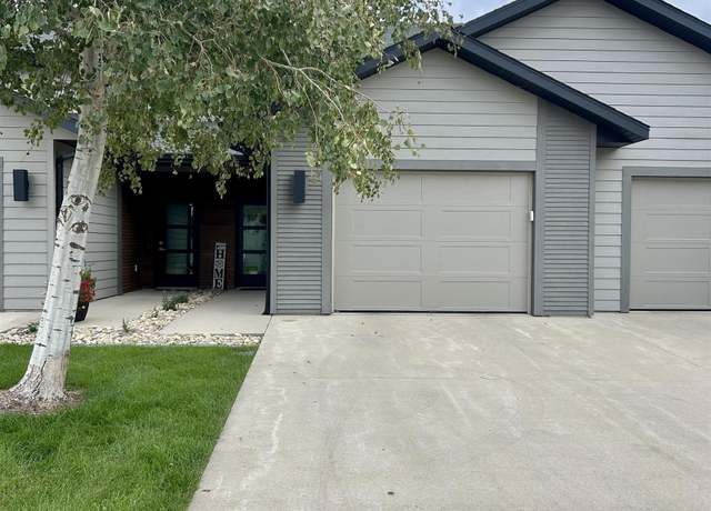 Property at 720 12th St St NE #8, Sioux Center, IA 51250, 2 beds, 1.5 baths