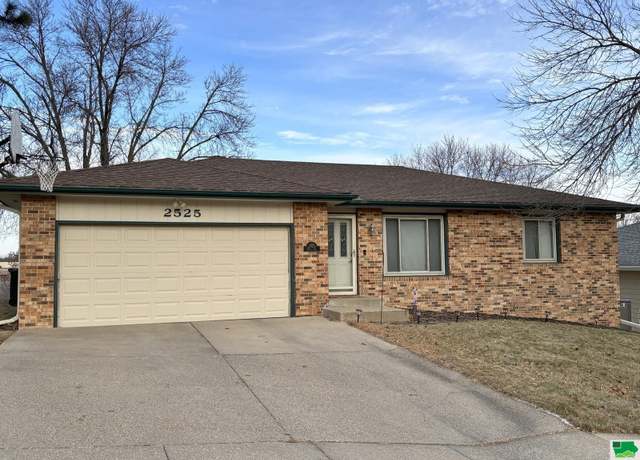 Property at 2525 Seneca Way, Sioux City, IA 51104, 3 beds, 3 baths