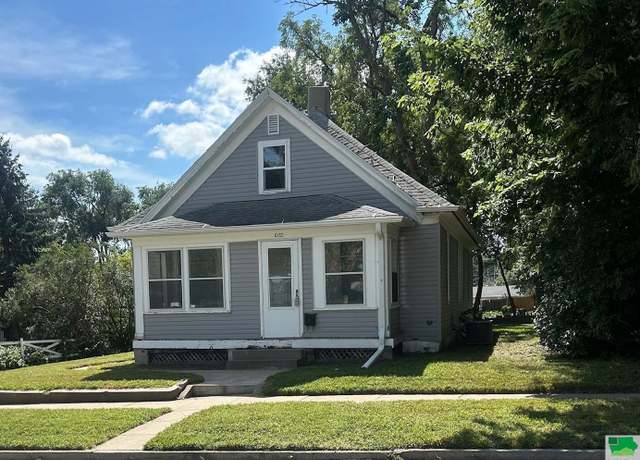 Property at 3212 Indiana Ave, Sioux City, IA 51106, 2 beds, 1 bath
