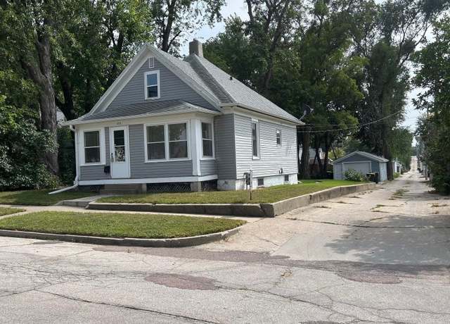 Property at 3212 Indiana Ave, Sioux City, IA 51106, 2 beds, 1 bath