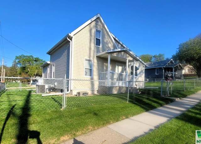 Property at 1800 S Cypress St, Sioux City, IA 51106, 2 beds, 1 bath