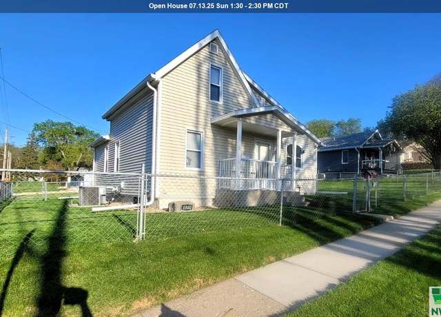 Property at 1800 S Cypress St, Sioux City, IA 51106, 2 beds, 1 bath