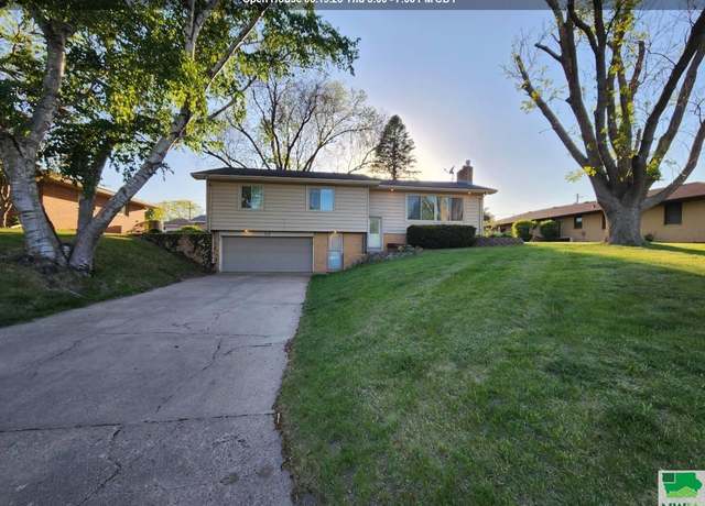 Property at 512 Normal College Ave, Sheldon, IA 51201, 3 beds, 2 baths