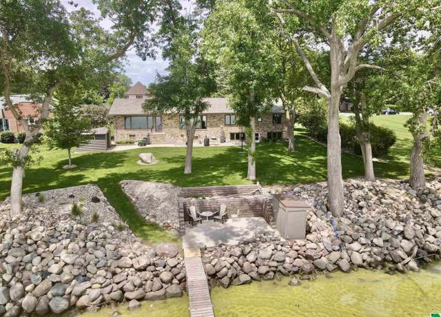 Property at 1612 Shoreway Rd, Storm Lake, IA 50588, 4 beds, 4 baths