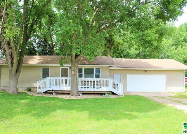 Property at 215 W Dakota St, Jefferson, SD 57038, 3 beds, 2 baths