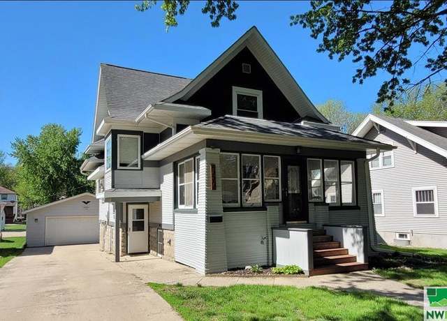 Property at 1006 7th St, Sheldon, IA 51201, 3 beds, 2.5 baths