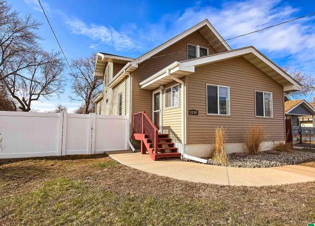 Property at 1408 24th St, Sioux City, IA 51104, 3 beds, 2 baths