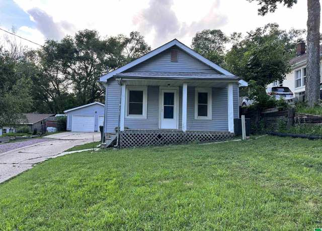 Property at 133 S Prescott St, Sioux City, IA 51103, 2 beds, 1 bath