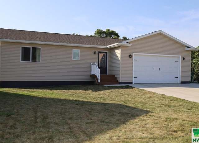 Property at 501 Sunset Ct, Rock Rapids, IA 51246, 4 beds, 3 baths