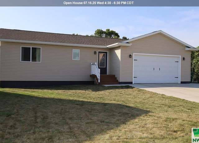 Property at 501 Sunset Ct, Rock Rapids, IA 51246, 4 beds, 3 baths