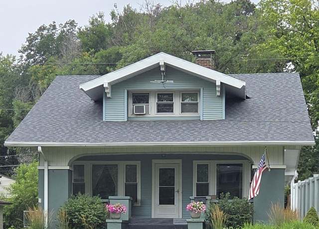 Property at 2713 Court St, Sioux City, IA 51104, 4 beds, 1.5 baths