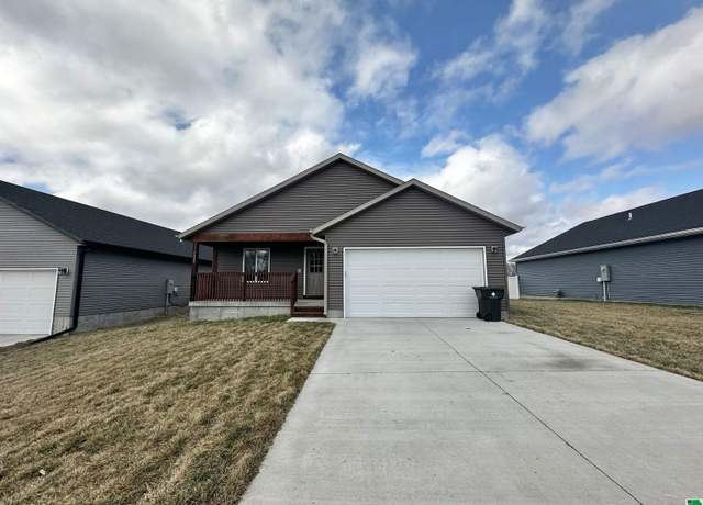 Property at 5323 Laurel Ave, Sioux City, IA 51106, 4 beds, 3 baths