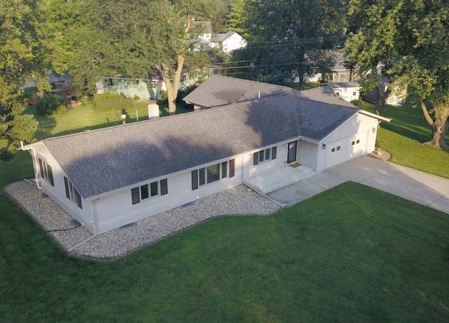 Property at 712 Winthrop Cir, Storm Lake, IA 50588, 4 beds, 2 baths
