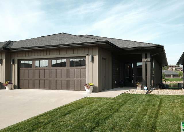 Property at 1351 13th Ave Se, Unit #44, Sioux Center, IA 51250, 3 beds, 2.5 baths