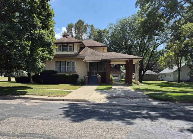 Property at 650 Dakota St, Akron, IA 51001, 3 beds, 2 baths