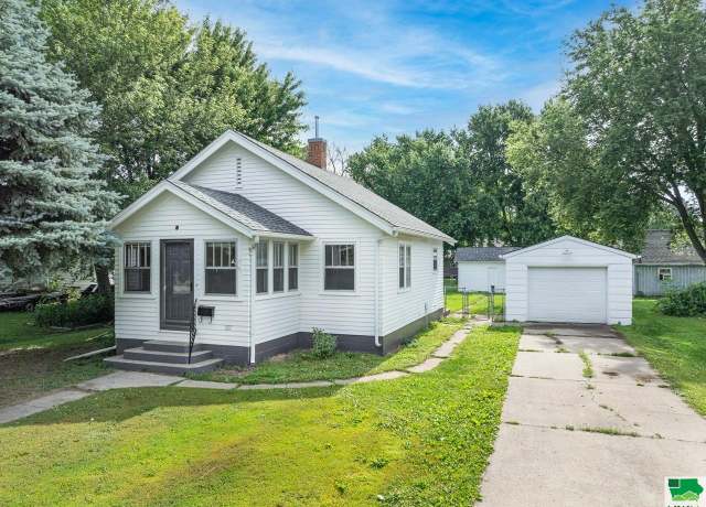 Property at 1107 6th St, Onawa, IA 51040, 2 beds, 1 bath