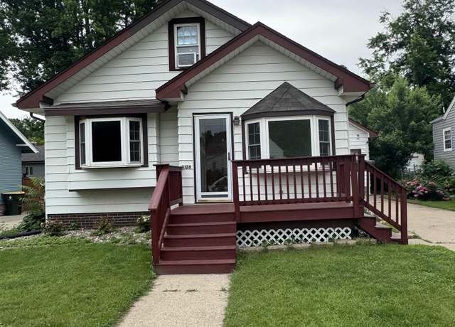 Property at 3126 Summit St, Sioux City, IA 51104, 4 beds, 2 baths
