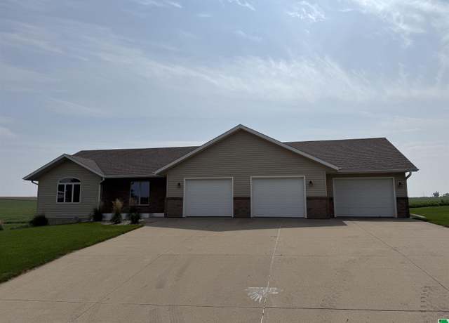 Property at 127 Pleasant View Dr, Ireton, IA 51027, 5 beds, 2.5 baths