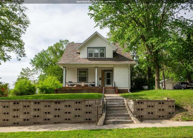 Property at 1400 27th St, Sioux City, IA 51104, 3 beds, 2 baths