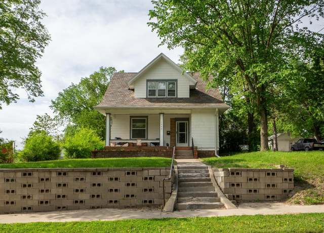 Property at 1400 27th St, Sioux City, IA 51104, 3 beds, 2 baths