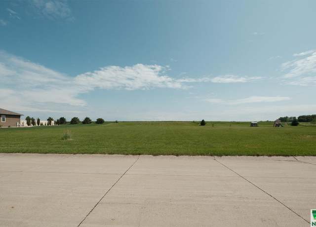 Property at 1541 Sunrise Trl, Sioux Center, IA 51250