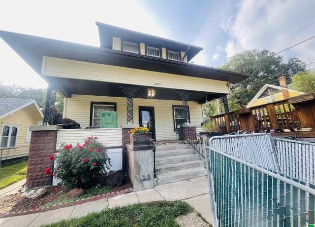 Property at 2721 Court St, Sioux City, IA 51104, 4 beds, 2 baths