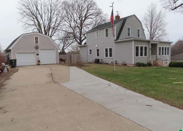 Property at 2700 S Martha St, Sioux City, IA 51106, 4 beds, 1.5 baths