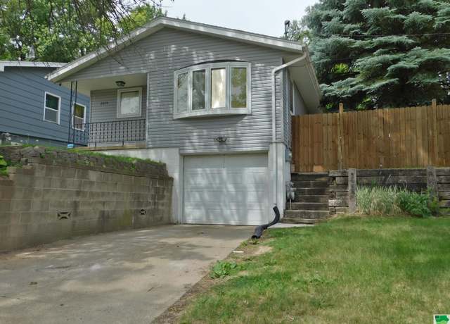 Property at 2829 Morgan St, Sioux City, IA 51104, 3 beds, 1 bath