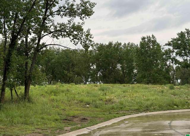Property at 685 Arrowhead Crt Ct, Dakota Dunes, SD 57049