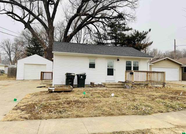 Property at 1515 28th St, Sioux City, IA 51104, 3 beds, 1.5 baths