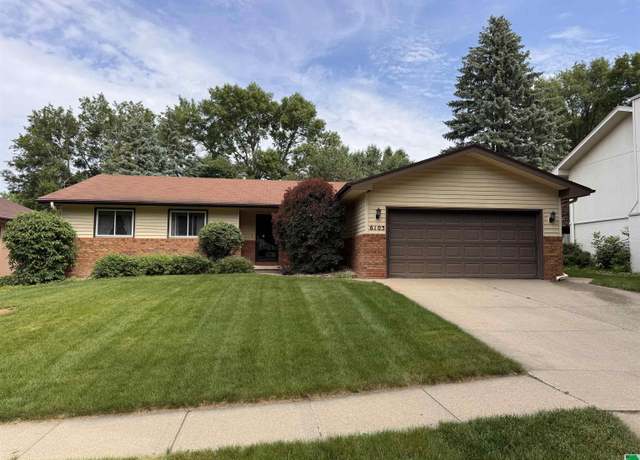 Property at 6105 Pine View Dr, Sioux City, IA 51106, 4 beds, 3 baths