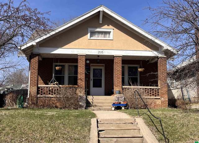 Property at 2515 Jennings St, Sioux City, IA 51104, 3 beds, 2 baths