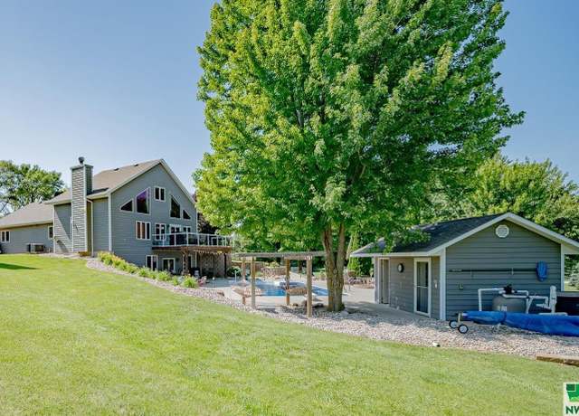 Property at 2901 Alaska St, Sioux City, IA 51103, 4 beds, 4 baths