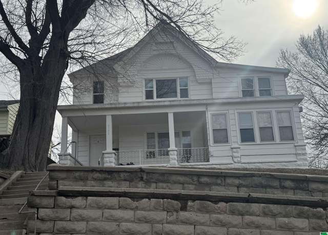 Property at 2738 Virginia St, Sioux City, IA 51104, 6 beds, 3 baths