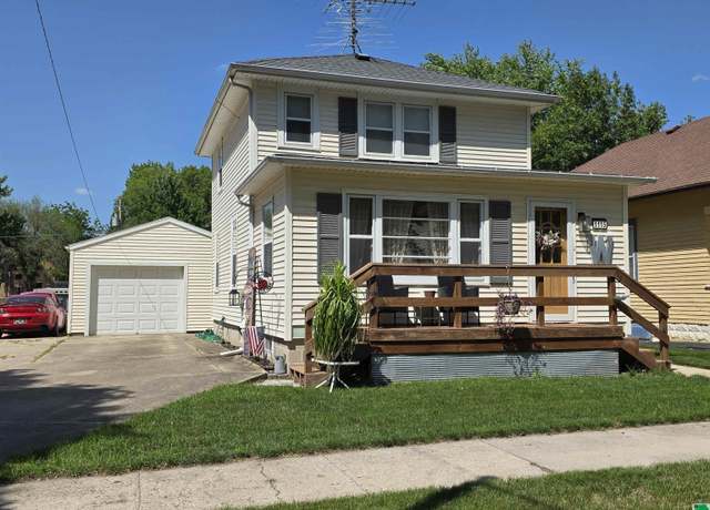 Property at 1115 8th St, Sheldon, IA 51201, 2 beds, 1 bath