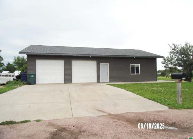 Property at 2406 Avenue C, Hawarden, IA 51023, 2 beds, 1 bath
