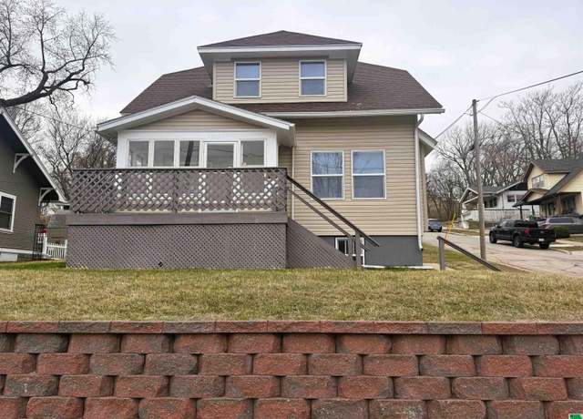 Property at 1623 West St, Sioux City, IA 51103, 2 beds, 1 bath