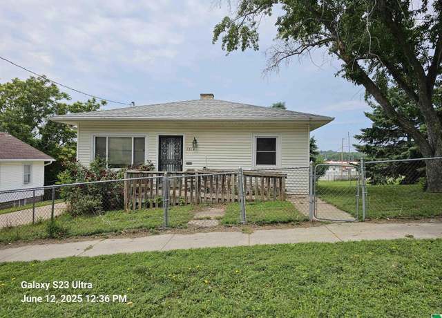 Property at 1319 Main St, Sioux City, IA 51103, 2 beds, 2 baths