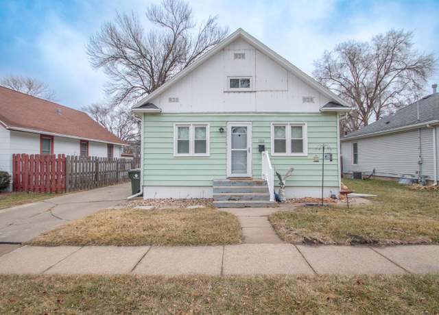 Property at 1324 S Royce St, Sioux City, IA 51106, 3 beds, 1 bath