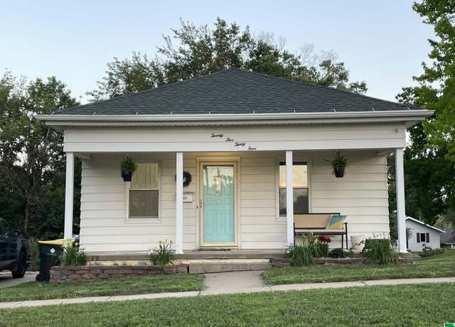 Property at 2534 Jay Ave, Sioux City, IA 51106, 2 beds, 1 bath