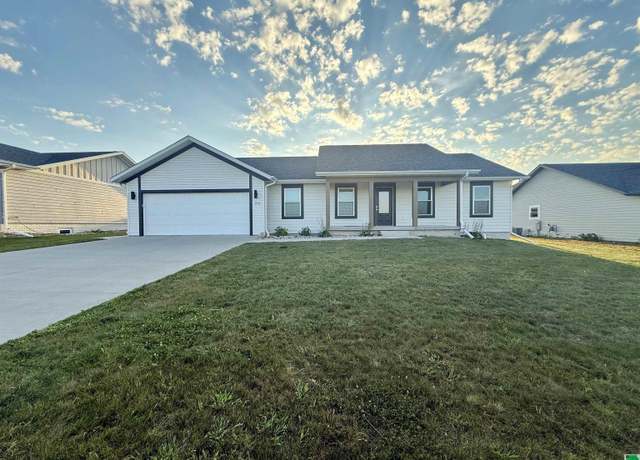 Property at 1514 Lincoln Pl Pl SE, Orange City, IA 51041, 2 beds, 2 baths