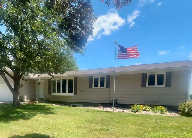 Property at 220 East St, Rock Rapids, IA 51246, 5 beds, 3 baths