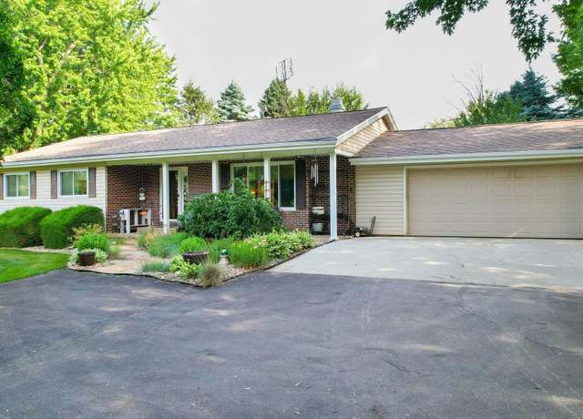 Property at 103 Carter Rd, Sergeant Bluff, IA 51054, 4 beds, 3 baths