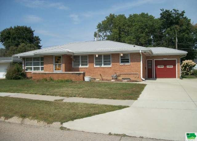 Property at 406 Ash St, Cherokee, IA 51012, 3 beds, 2 baths