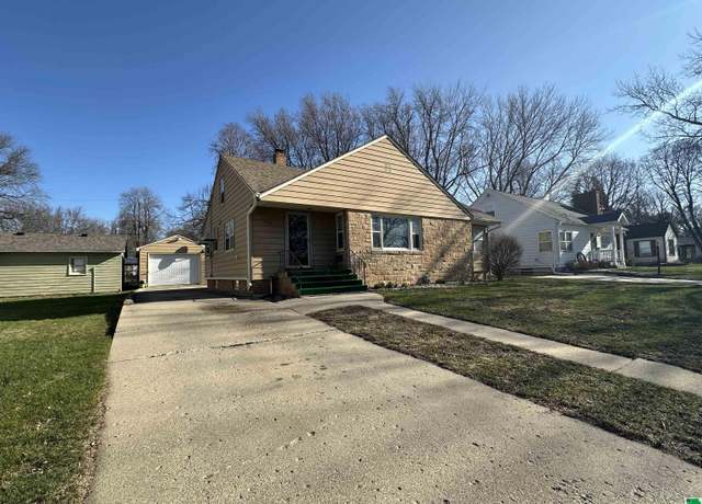 Property at 1411 Lochedem Dr, Storm Lake, IA 50588, 3 beds, 1.5 baths