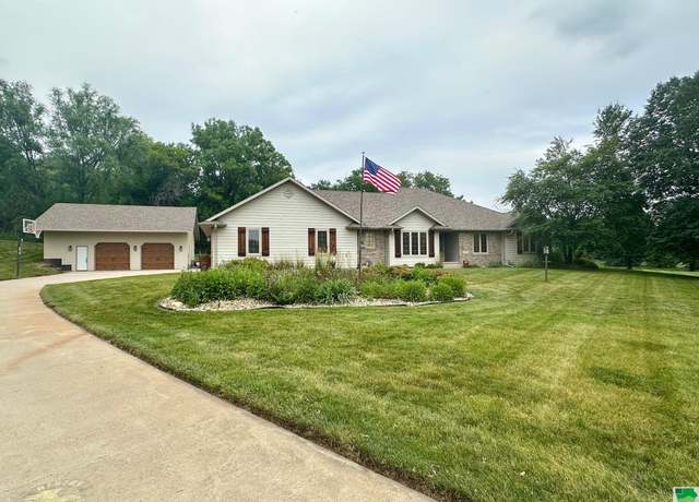 Property at 25273 Corwin Ct, Sioux City, IA 51108, 4 beds, 4 baths